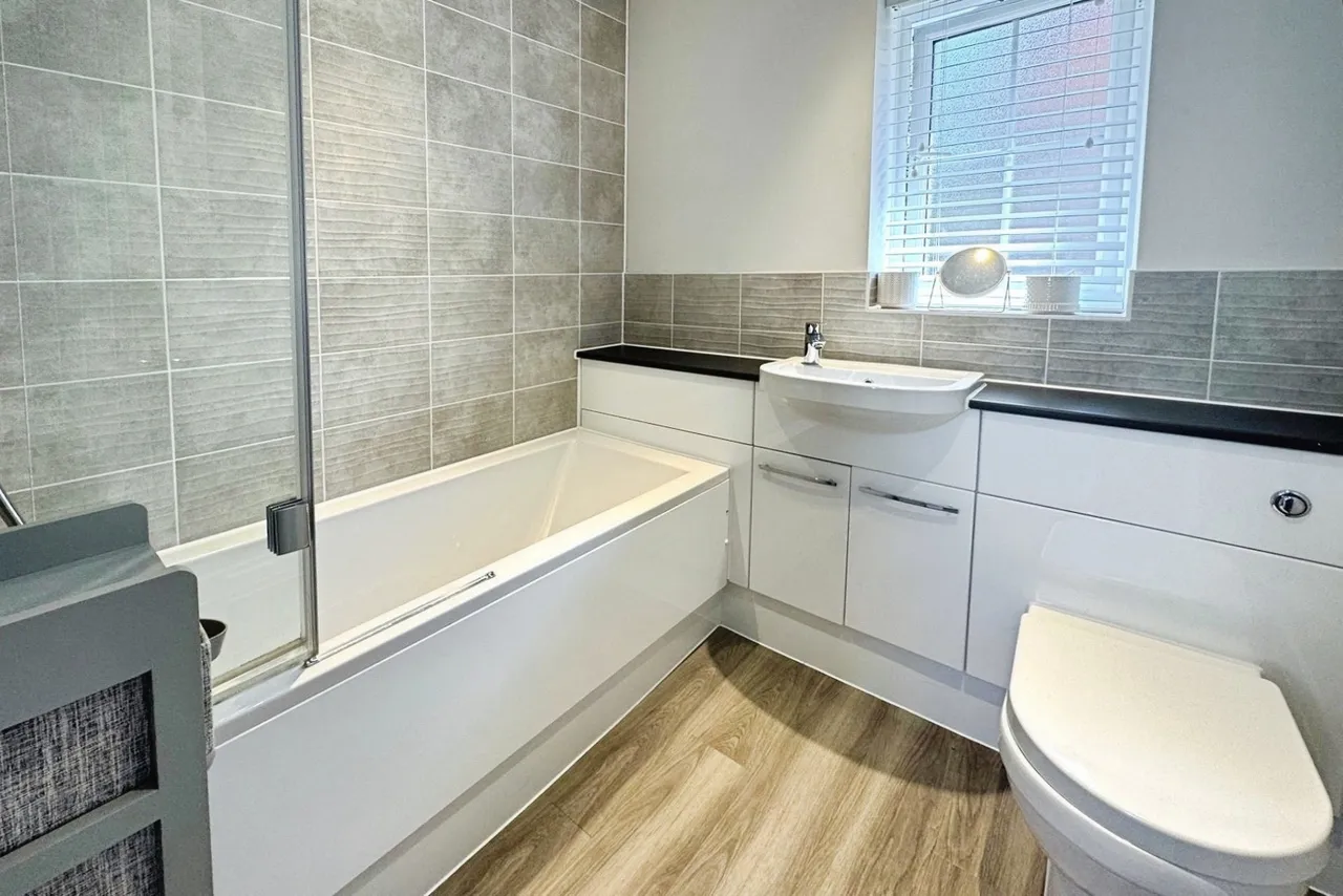 Titchener Way, Hook, RG27, photo 10