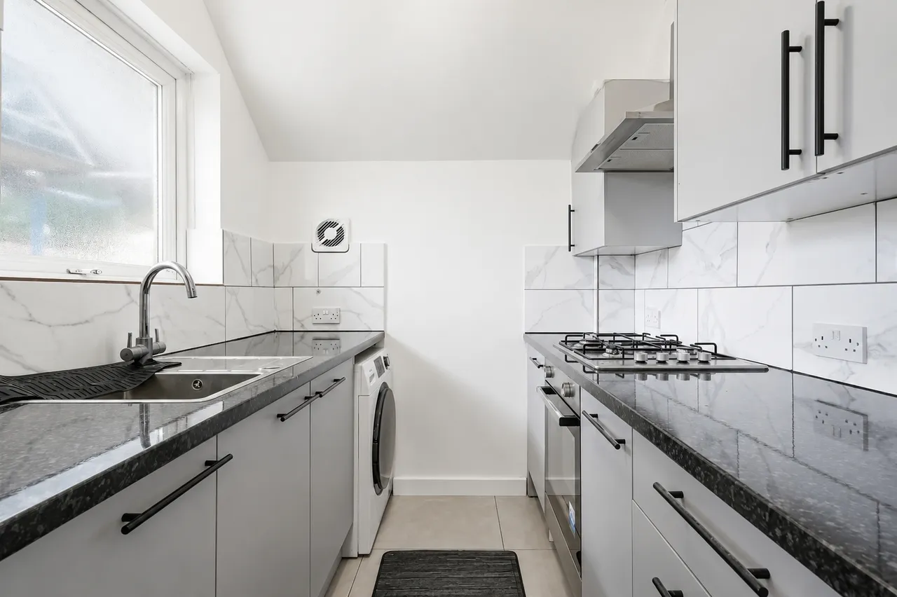 Elmcroft Close, Feltham, TW14, photo 2