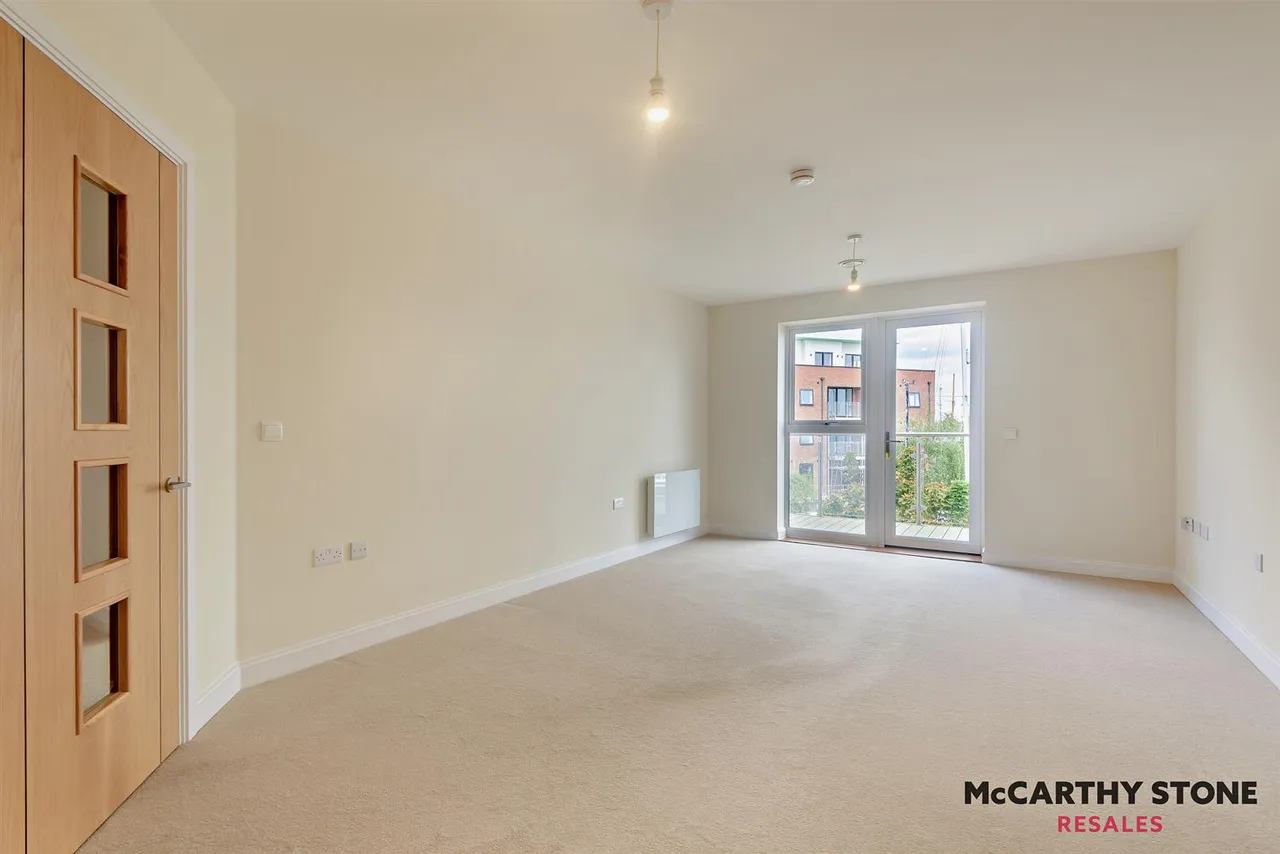 2 bed flat for sale, Harbour Road, Gosport, PO12