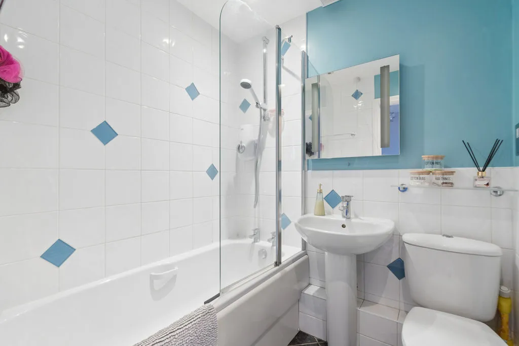 Sycamore Close, Bourne End SL8 5UT, photo 6