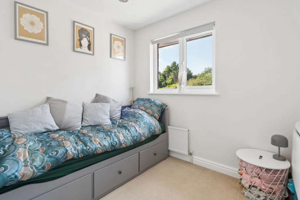 Sycamore Close, Bourne End SL8 5UT, photo 5