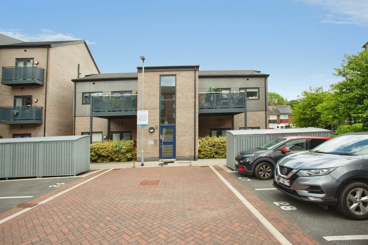 2 bed flat for sale — Broom Hayes, Broom Valley, Rotherham
