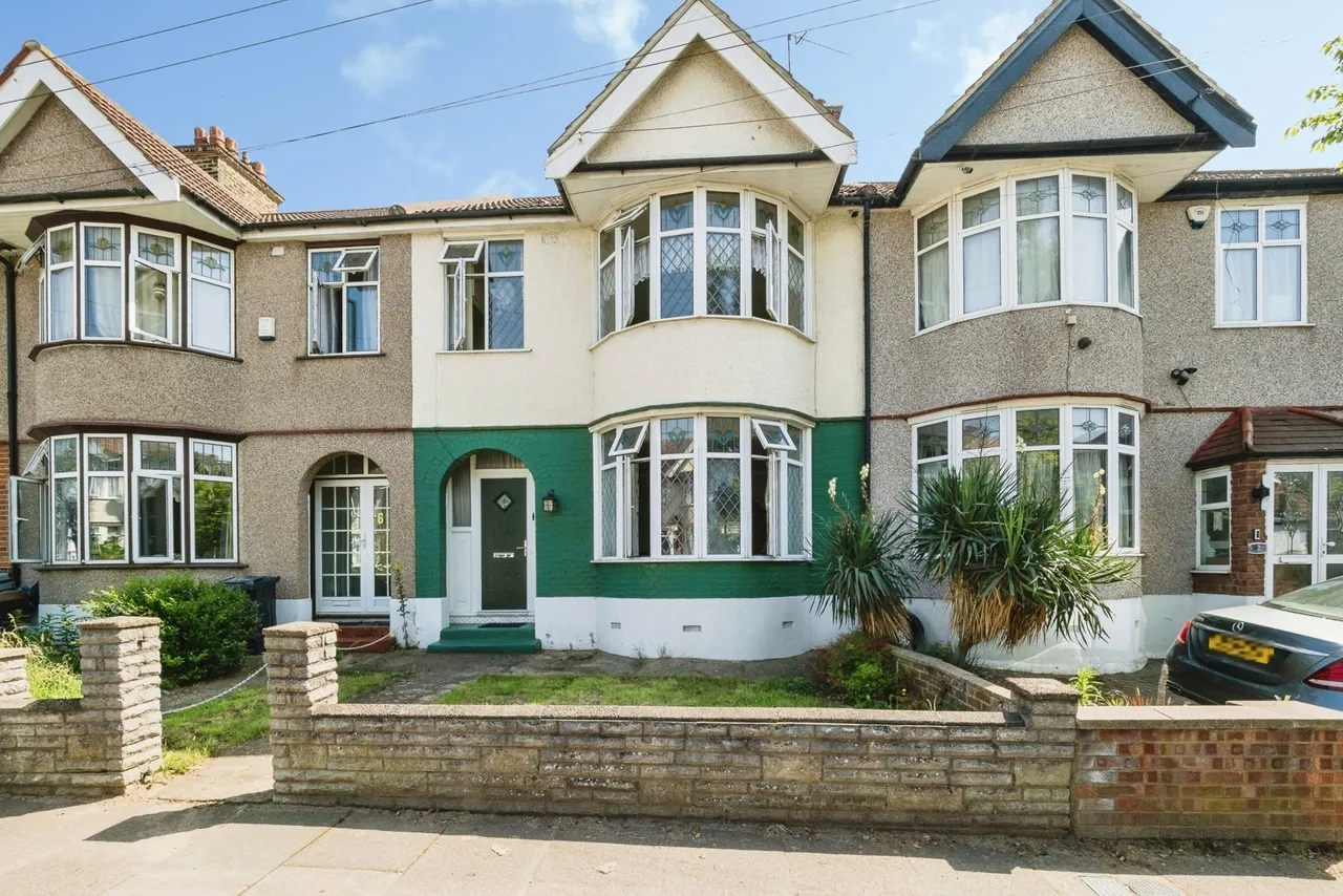 3 bed house for sale — Ashburton Avenue, Barking, Essex, IG3