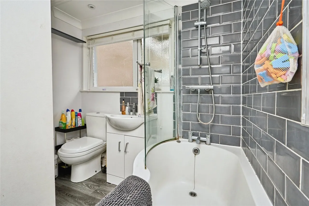 Newcomen Road, Sandown, PO36, photo 13