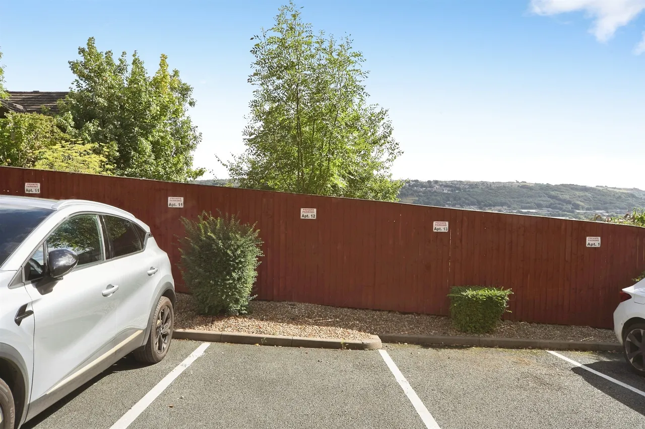 Banks Lane, Riddlesden, Keighley, photo 9