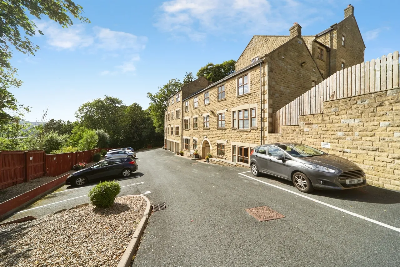 2 bed flat for sale — Banks Lane, Riddlesden, Keighley