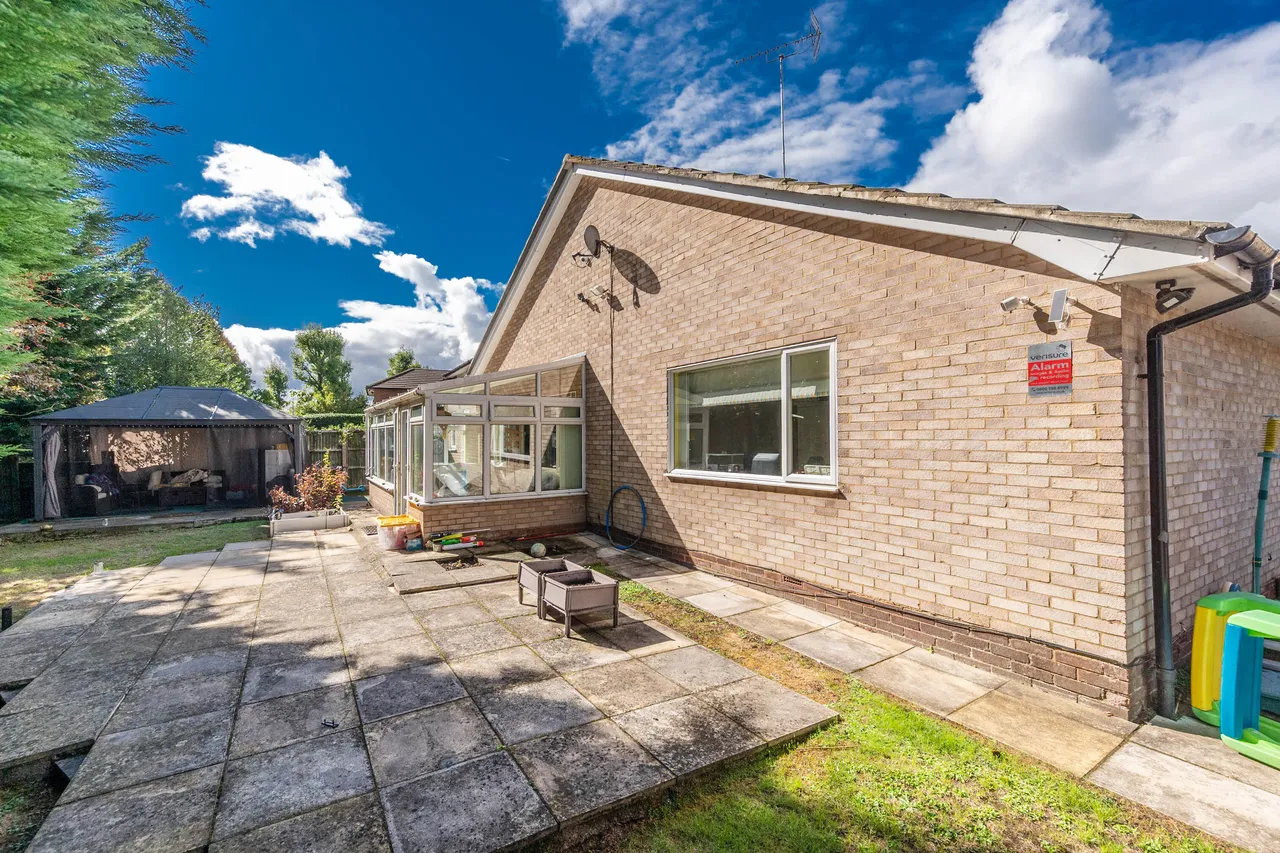 Northwood, HA6, photo 16