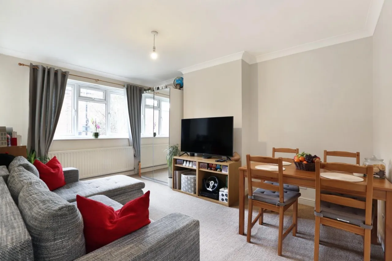 2 bed flat for sale — Ewart Road, London
