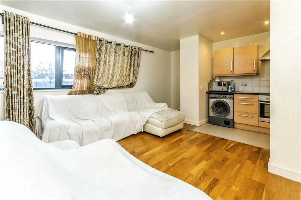 London Road, London, SW16, photo 2