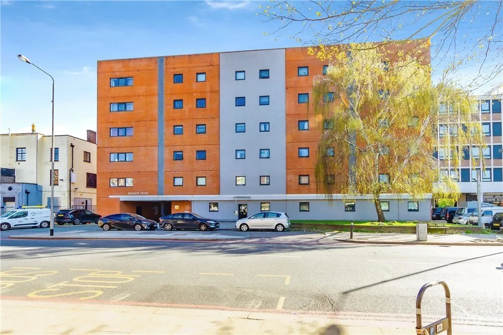2 bed flat for sale — London Road, London, SW16
