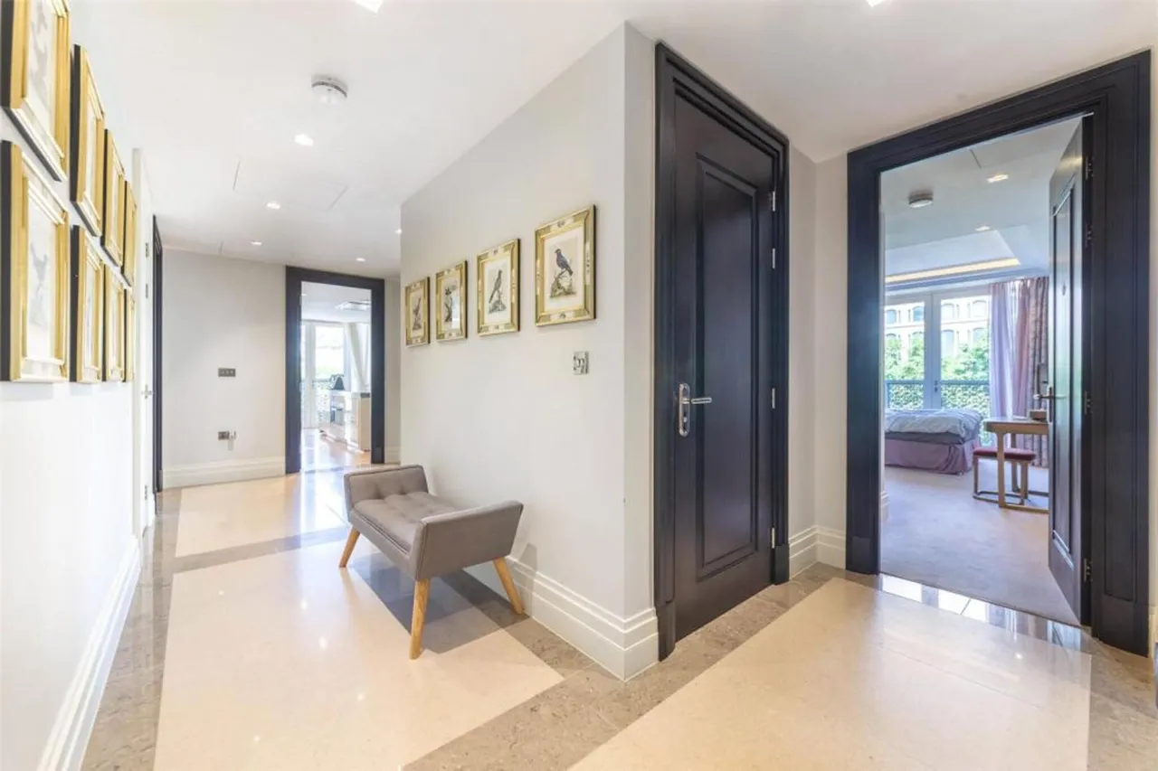The Strand, WC2R, photo 12