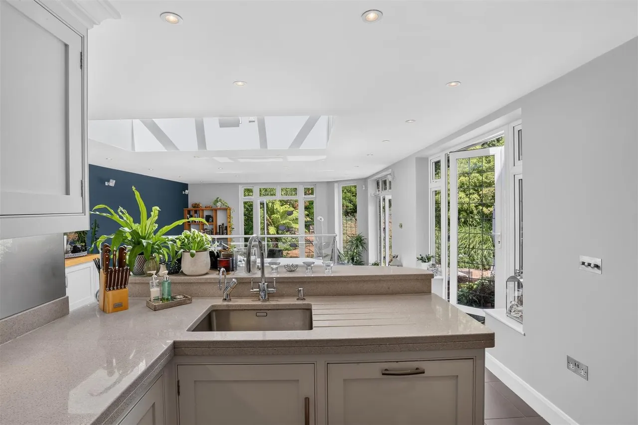 Glebe Road, South Cheam, SM2 7NT, photo 8