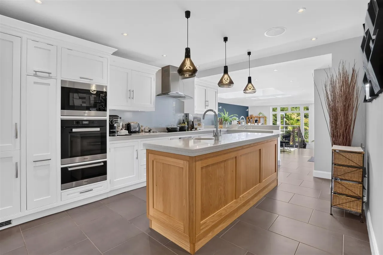 Glebe Road, South Cheam, SM2 7NT, photo 4