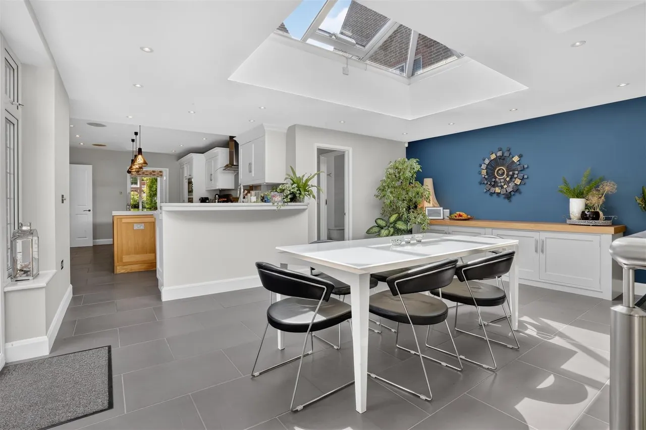 Glebe Road, South Cheam, SM2 7NT, photo 12