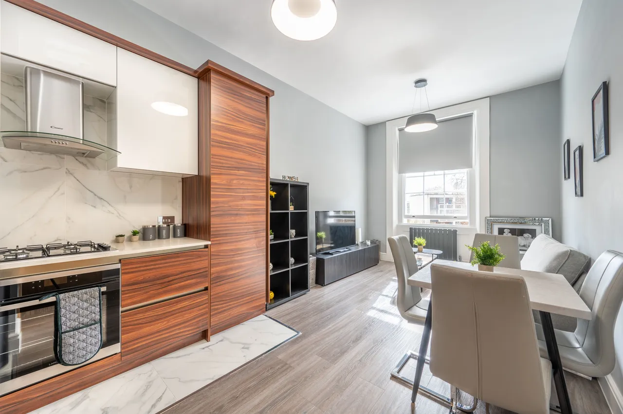 2 bed flat to rent — 48d Gloucester Gardens, London
