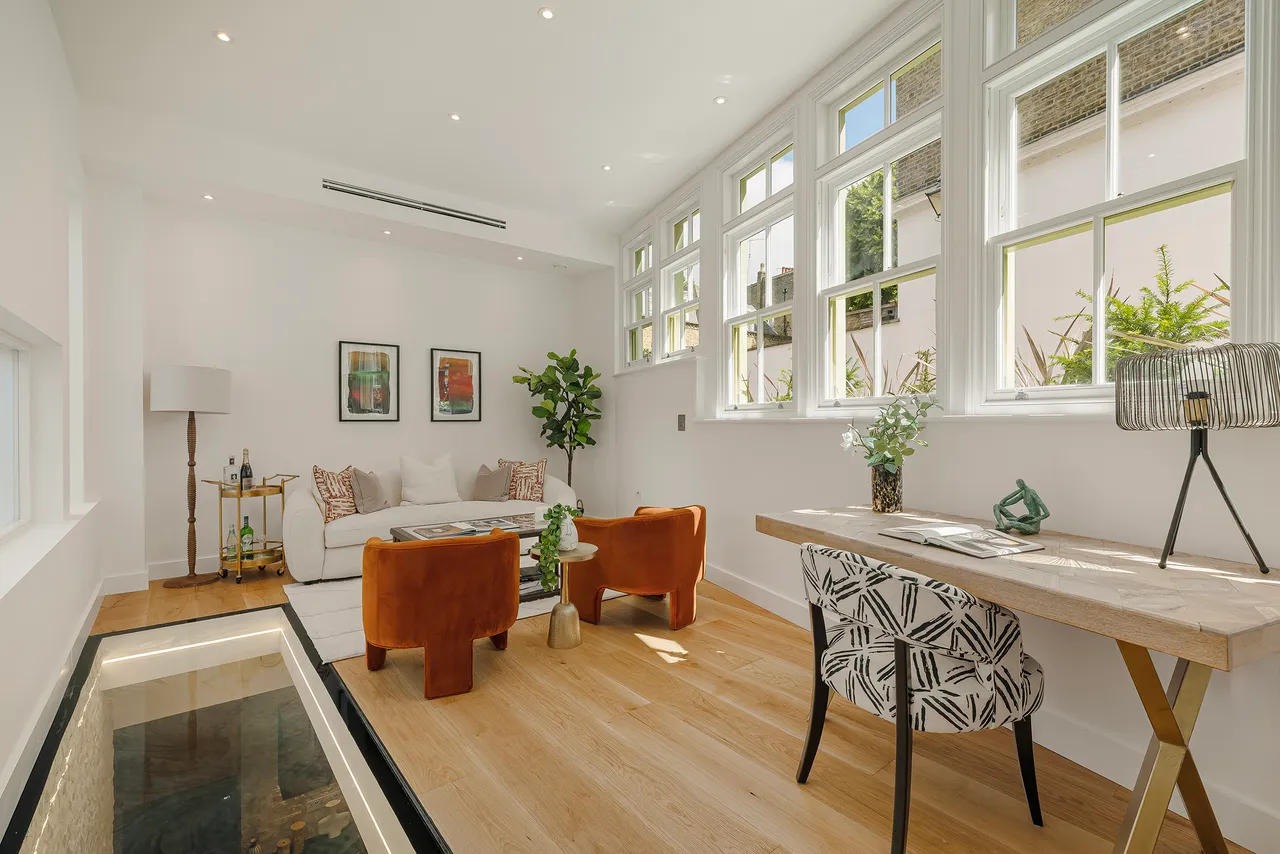 3 bed house to rent, Lexham Mews, Kensington, W8