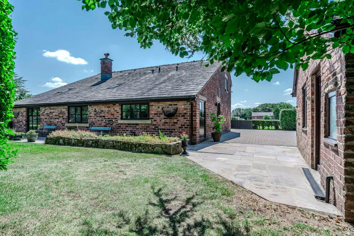Ulnes Walton Lane, Leyland, PR26, photo 54