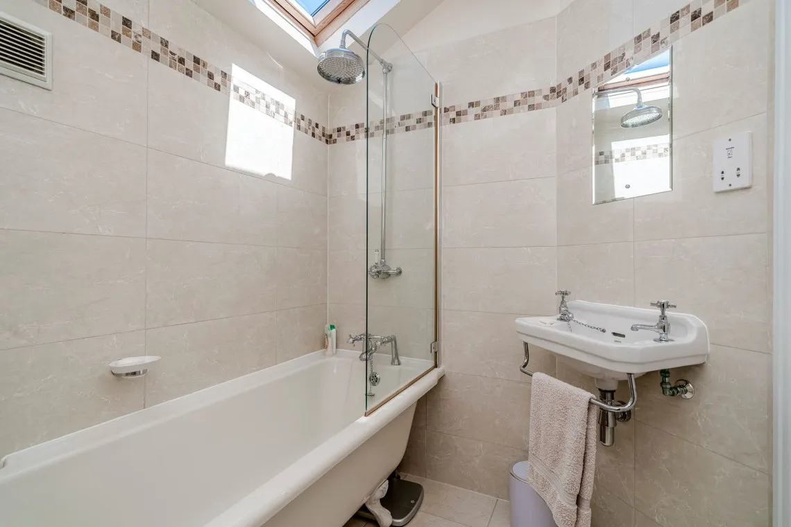Ulnes Walton Lane, Leyland, PR26, photo 37