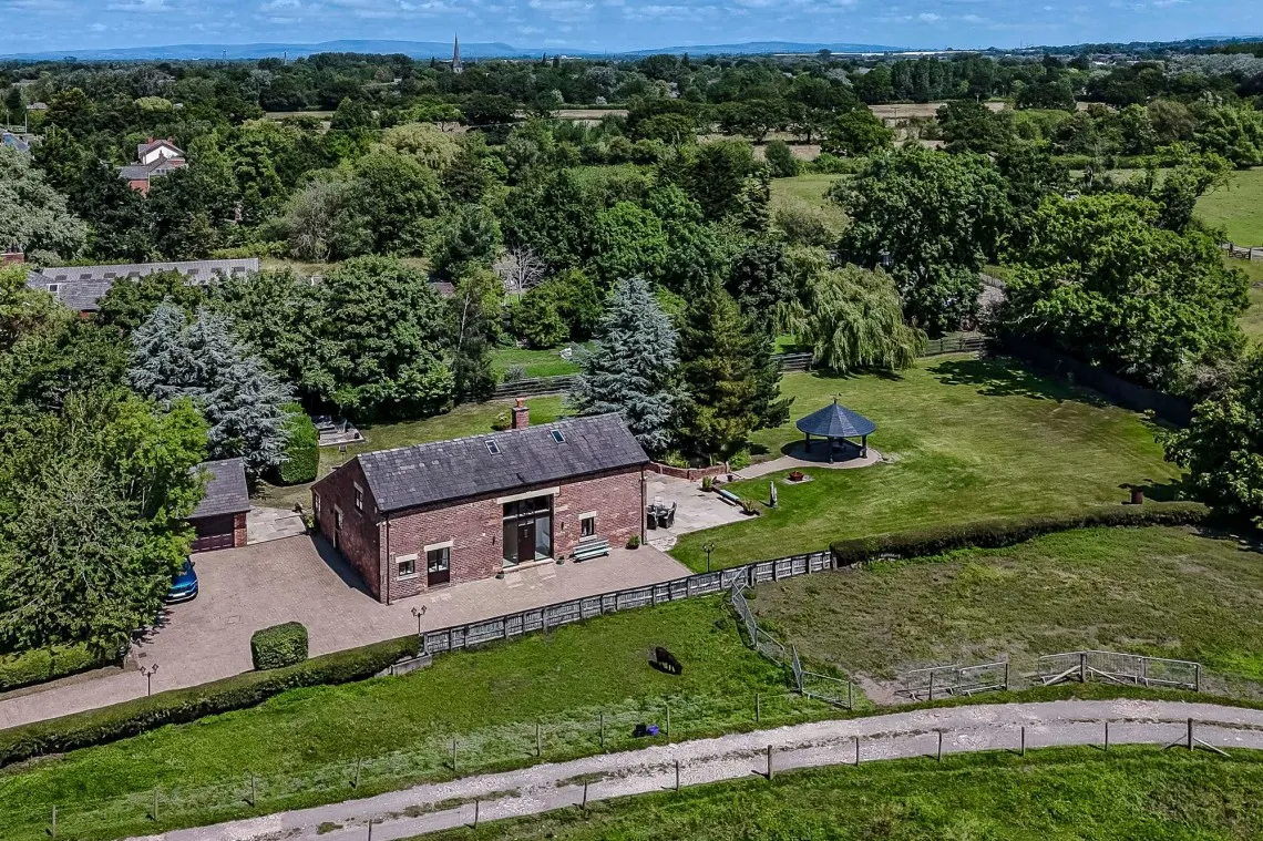 Ulnes Walton Lane, Leyland, PR26, photo 2