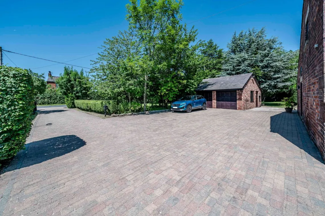 Ulnes Walton Lane, Leyland, PR26, photo 53