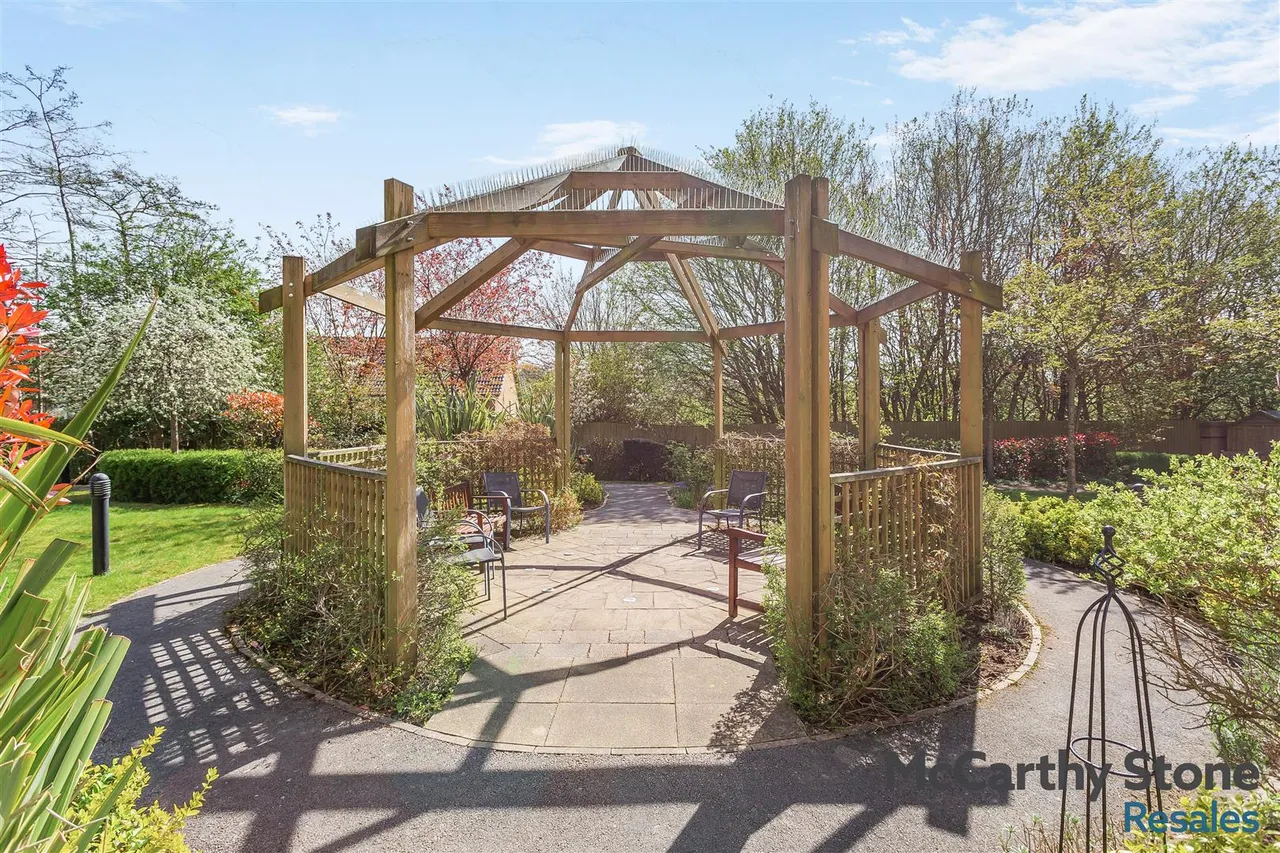Squirrel Way, Shadwell, LS17, photo 17