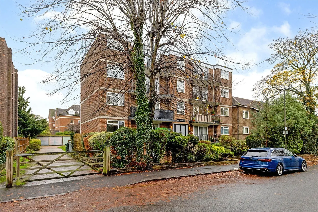 2 bed flat for sale — Lansdowne Road, London, SW20