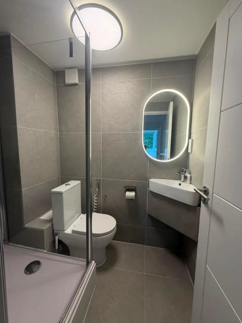 Malden Crescent, London, photo 9