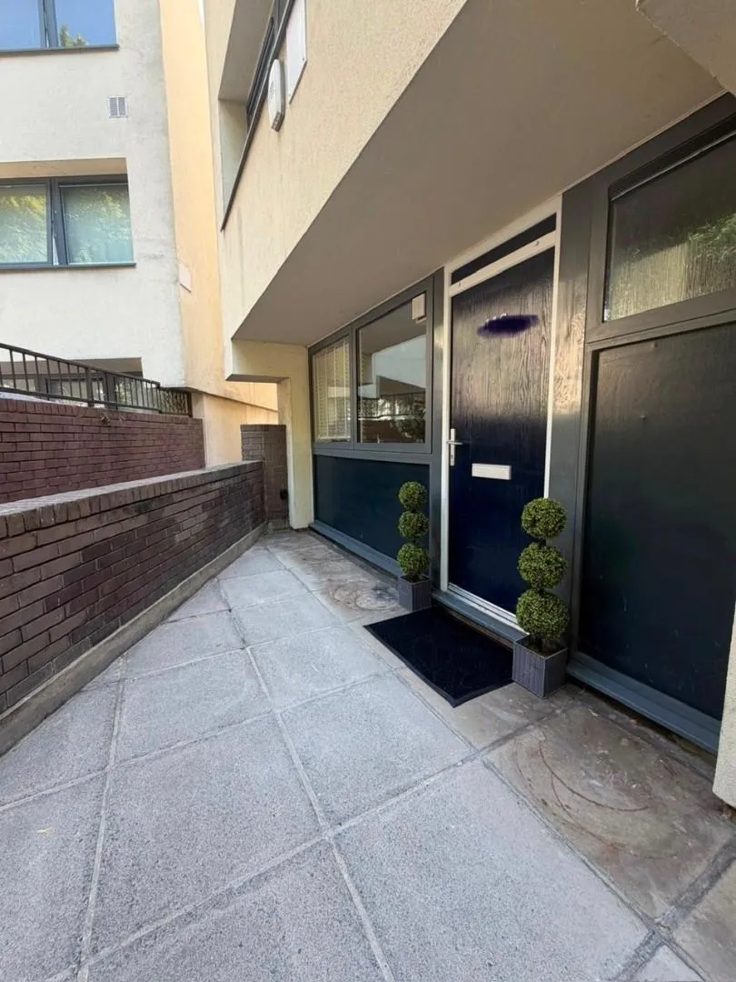 Malden Crescent, London, photo 10