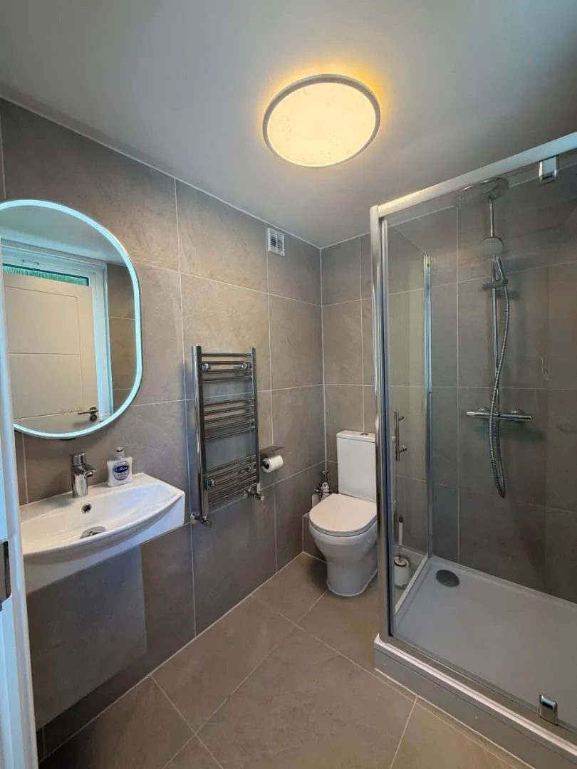 Malden Crescent, London, photo 8