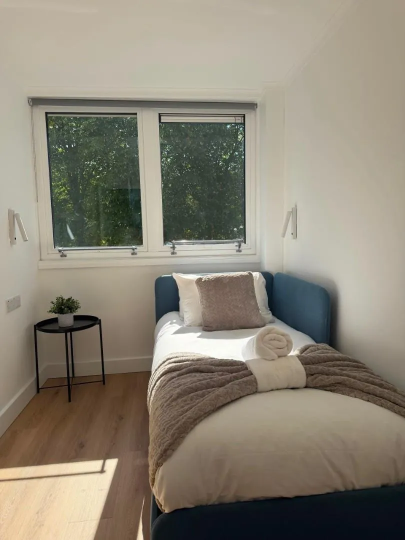 Malden Crescent, London, photo 6