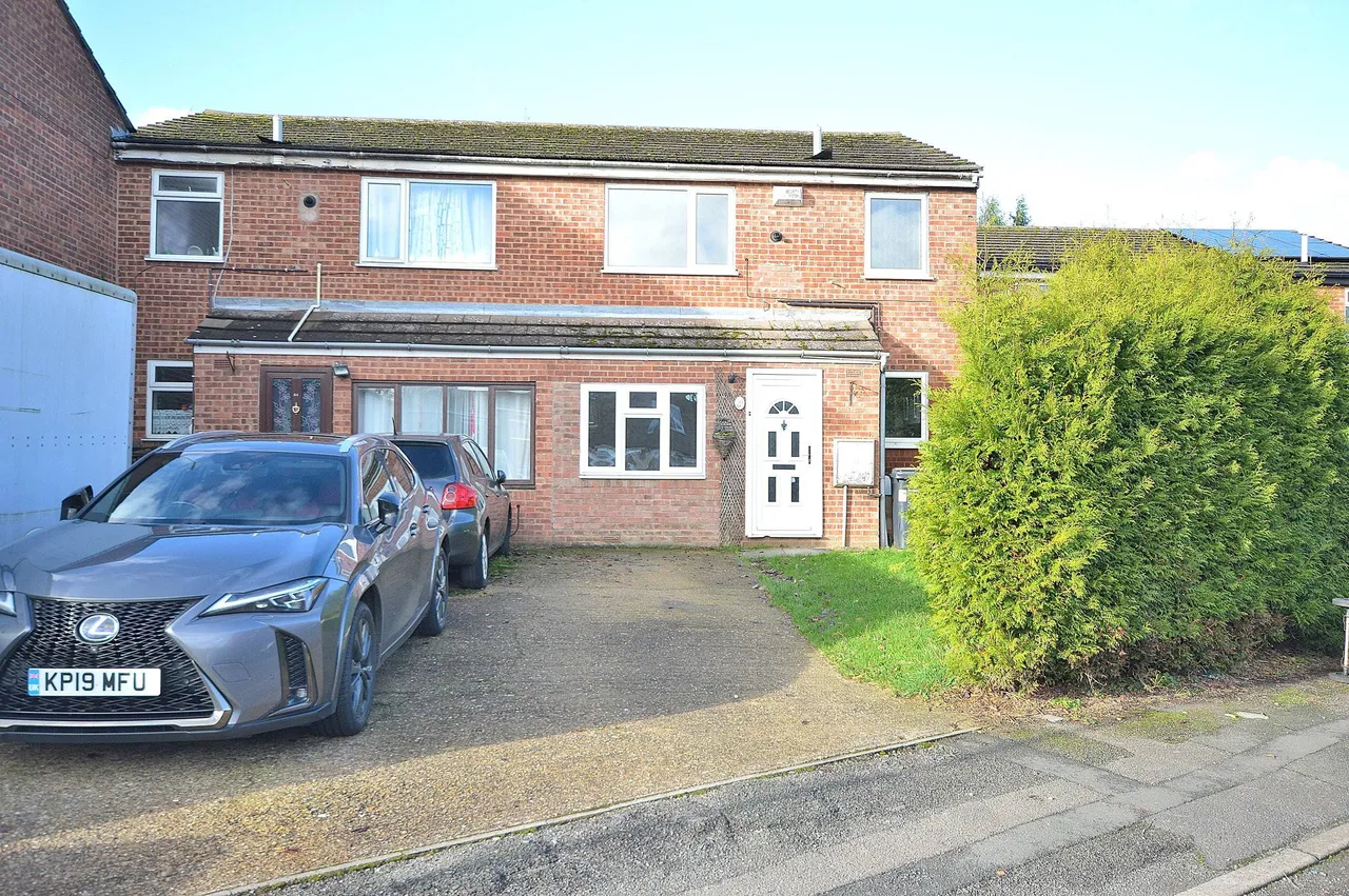 3 bed house to rent — Lowlands Close, Northampton, NN3 5EP