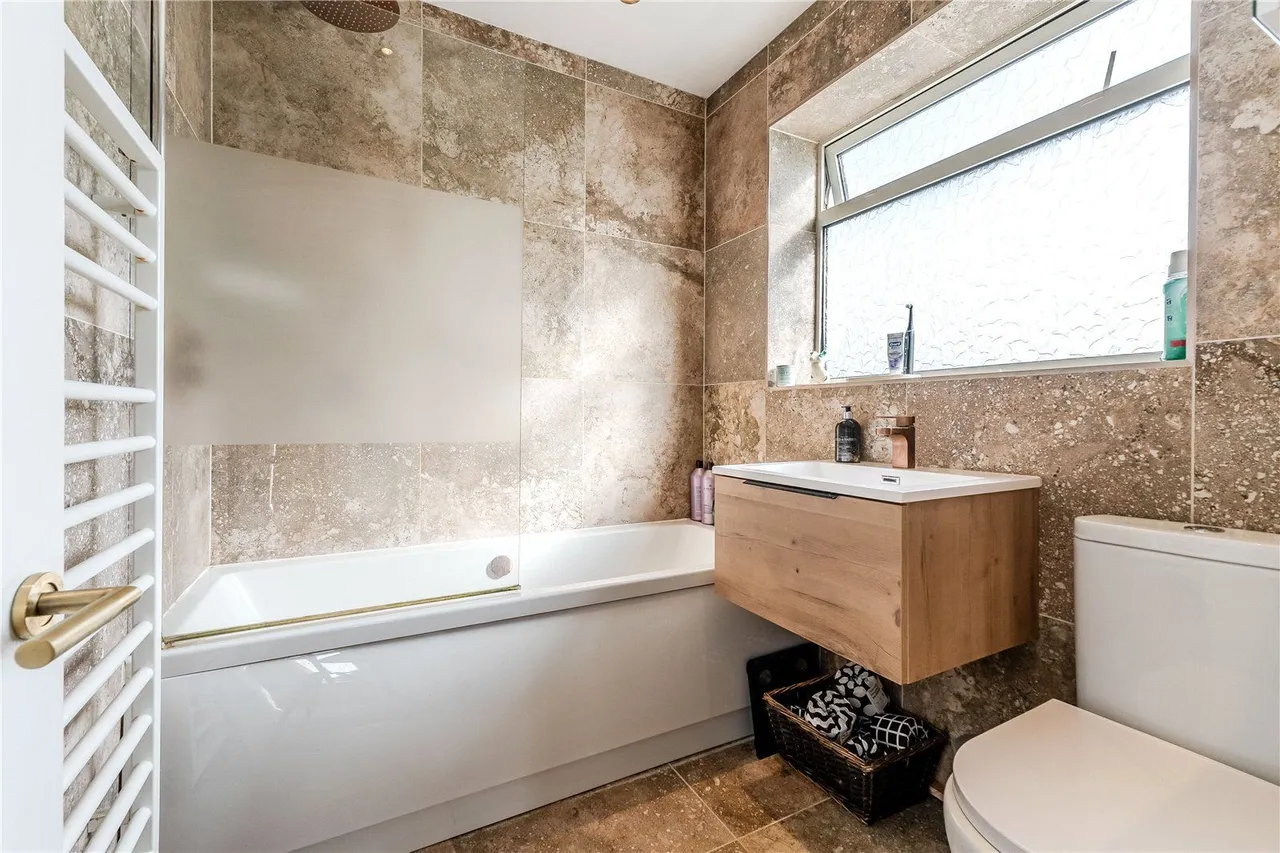 Broadgate Lane, Horsforth, LS18, photo 14