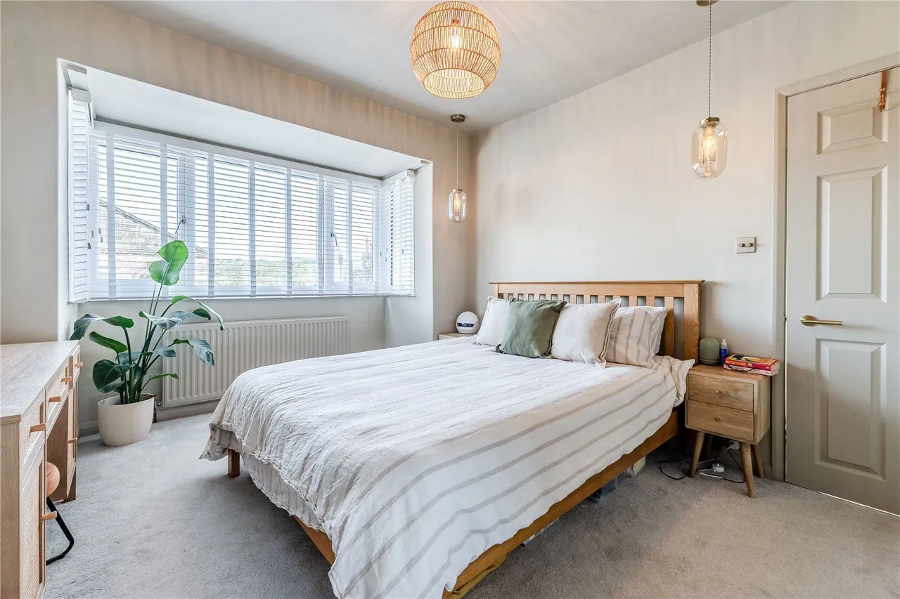 Broadgate Lane, Horsforth, LS18, photo 13