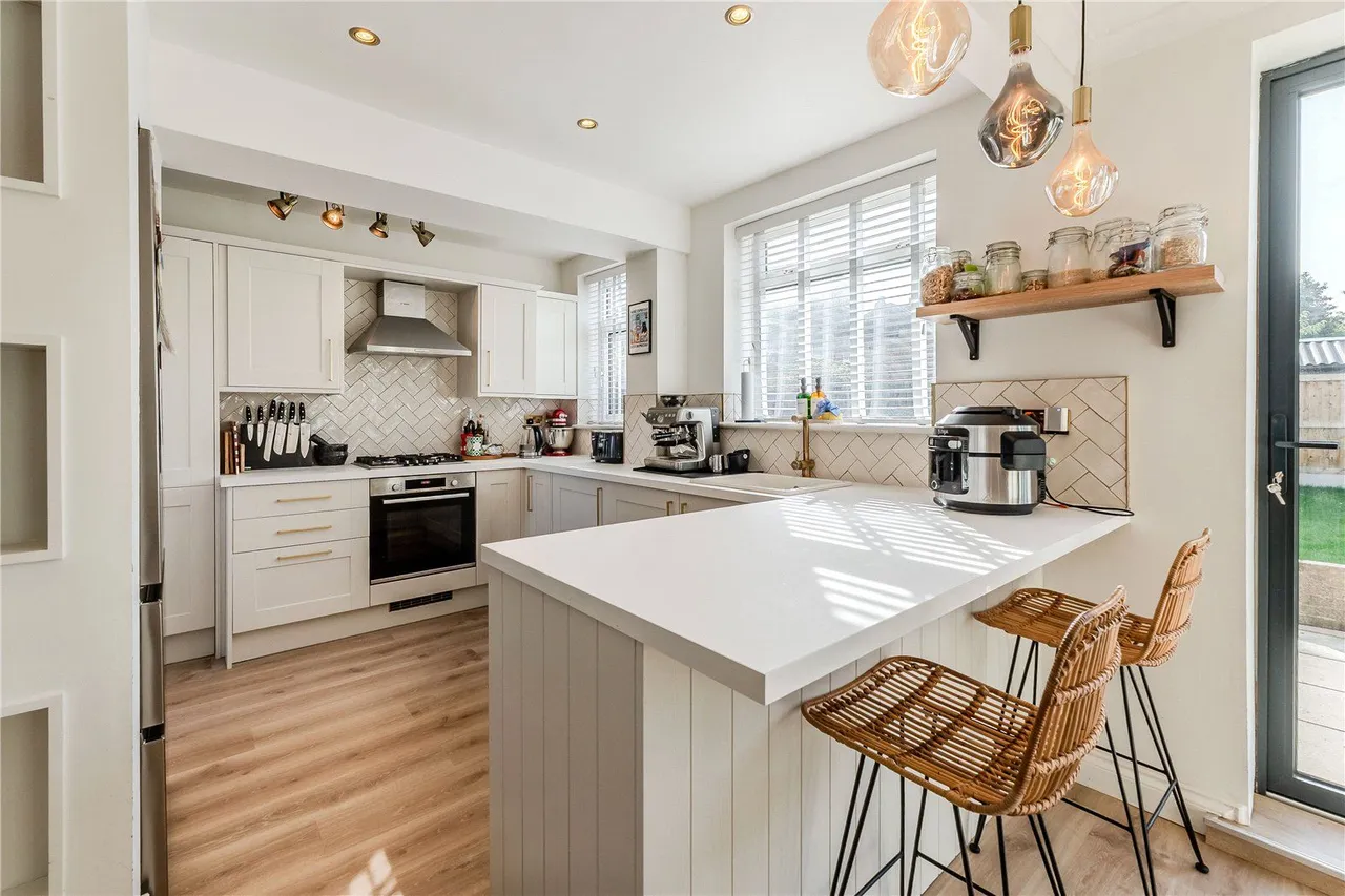 Broadgate Lane, Horsforth, LS18, photo 7