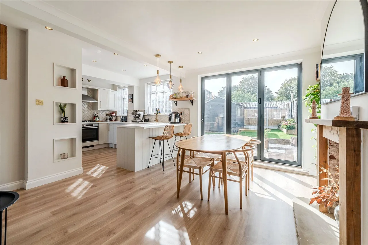 Broadgate Lane, Horsforth, LS18, photo 5