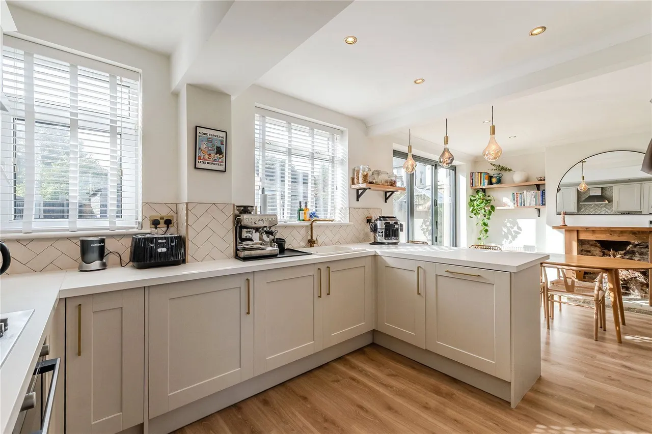 Broadgate Lane, Horsforth, LS18, photo 8