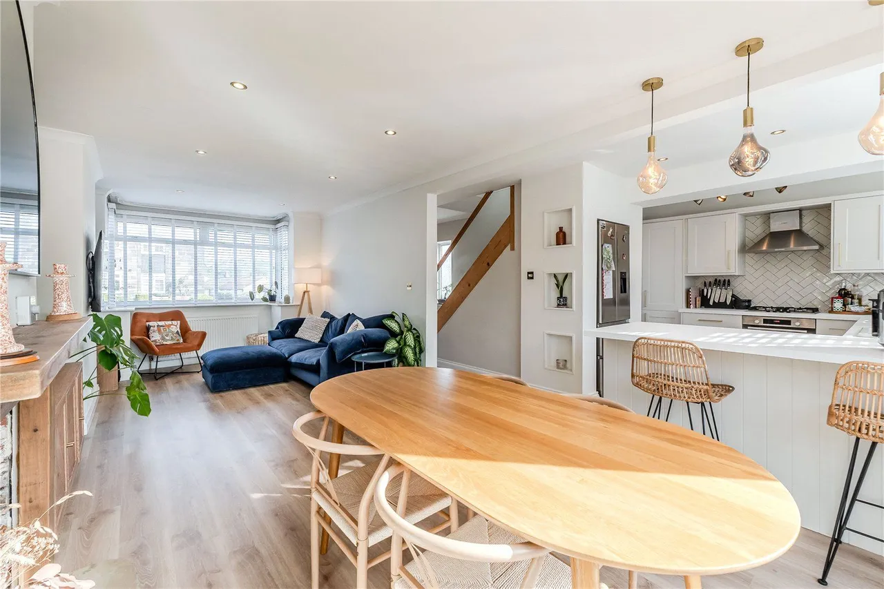 Broadgate Lane, Horsforth, LS18, photo 6