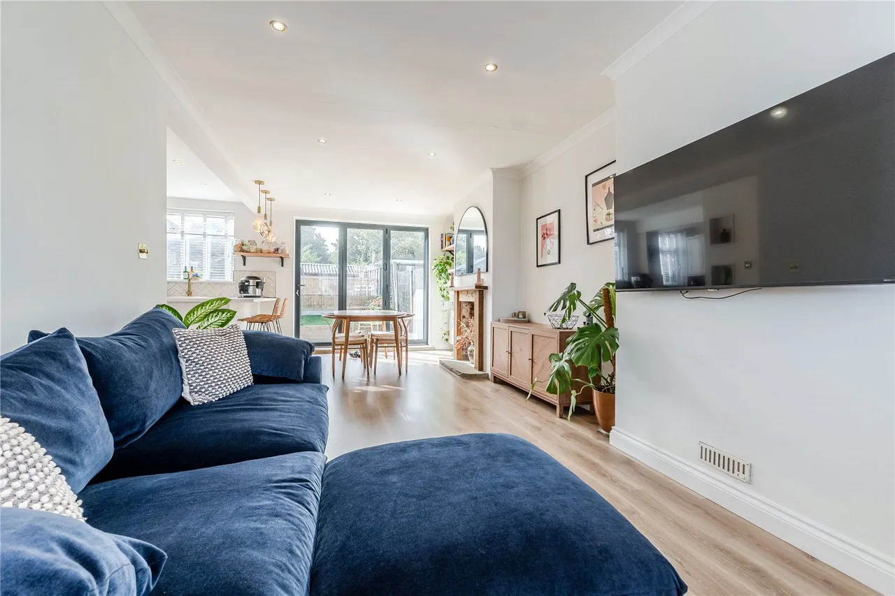Broadgate Lane, Horsforth, LS18, photo 4