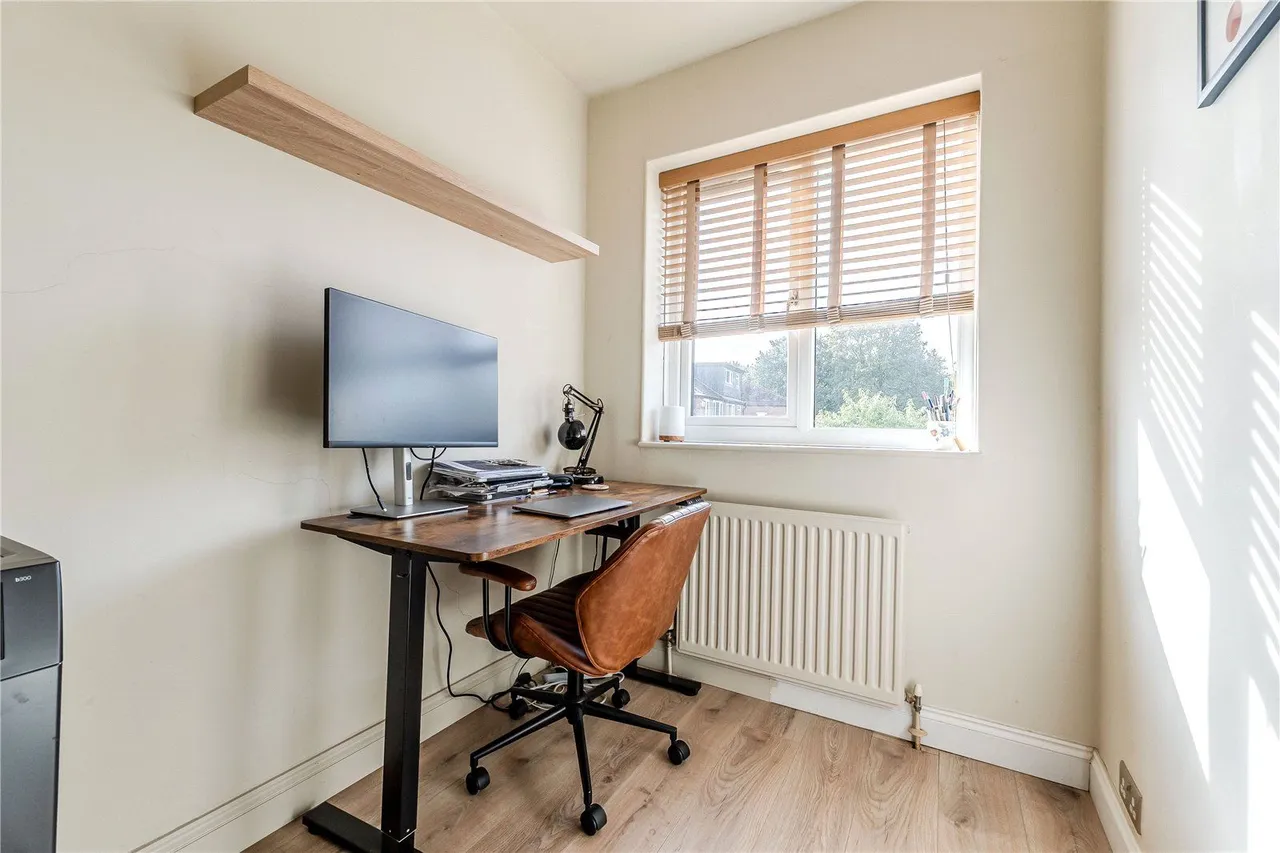 Broadgate Lane, Horsforth, LS18, photo 16