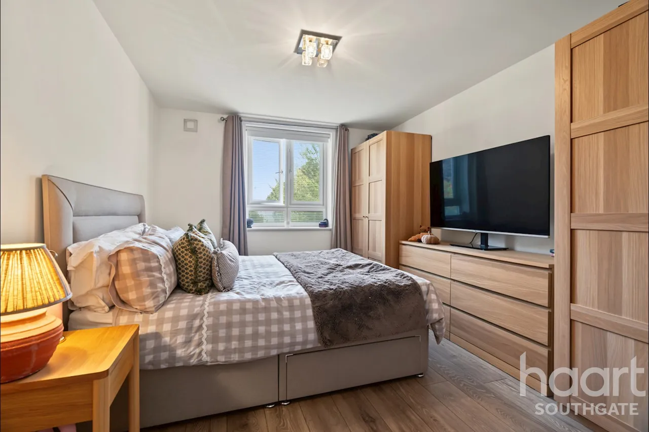Brunswick Park Road, London, N11, photo 13