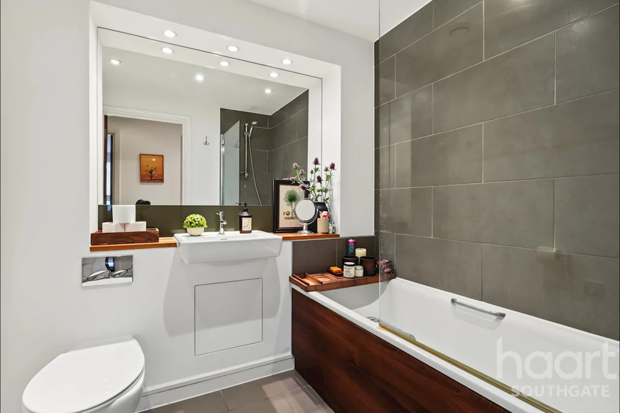 Brunswick Park Road, London, N11, photo 11