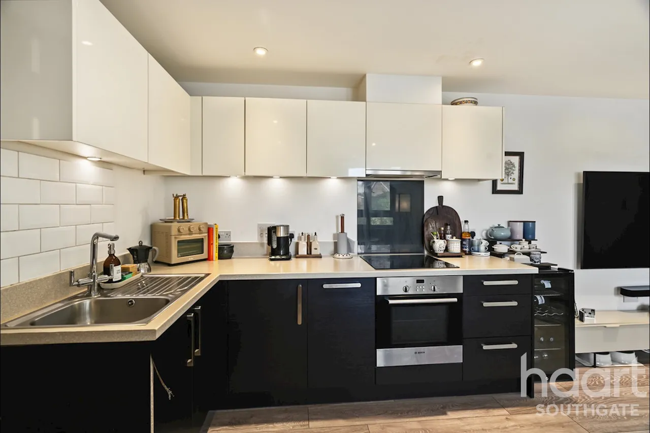 Brunswick Park Road, London, N11, photo 5