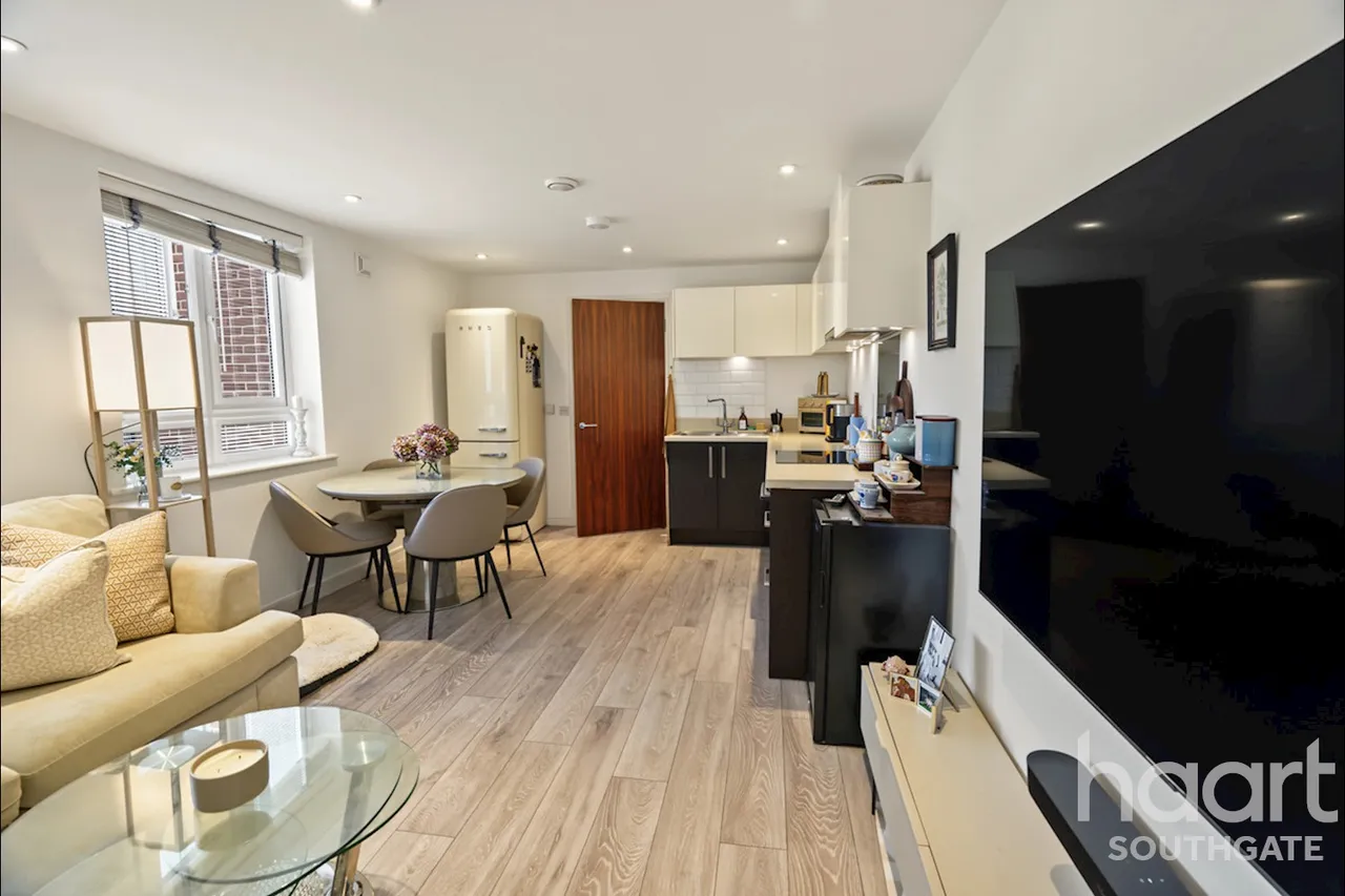 Brunswick Park Road, London, N11, photo 10