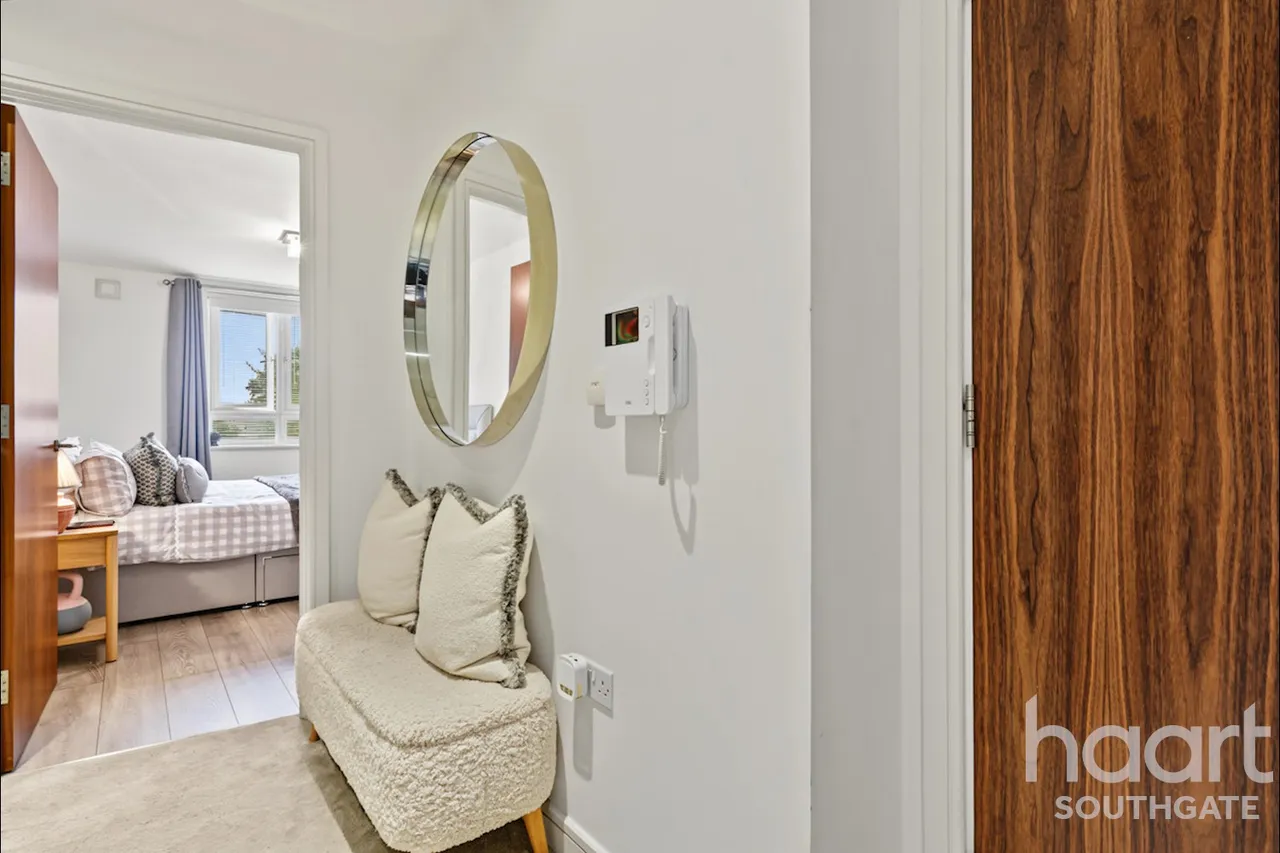 Brunswick Park Road, London, N11, photo 12