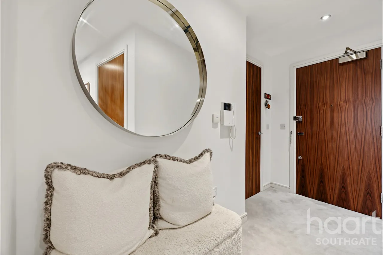 Brunswick Park Road, London, N11, photo 2