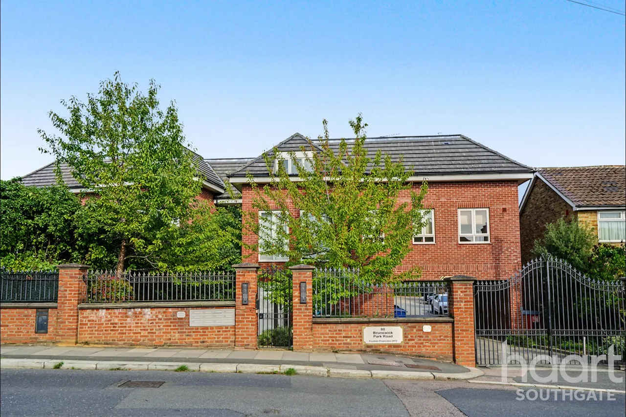Brunswick Park Road, London, N11, photo 22