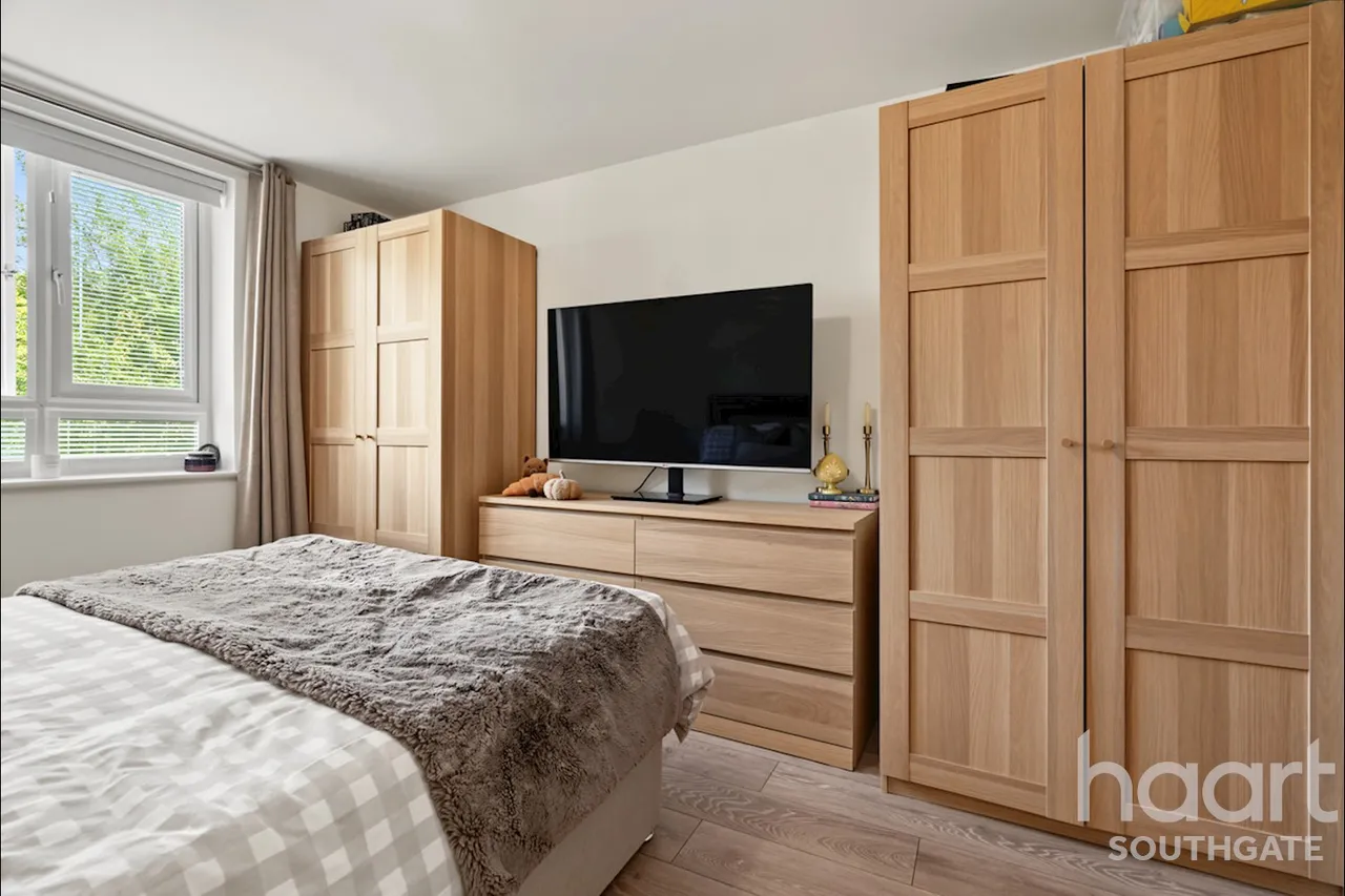 Brunswick Park Road, London, N11, photo 14