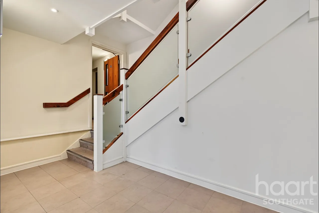 Brunswick Park Road, London, N11, photo 19