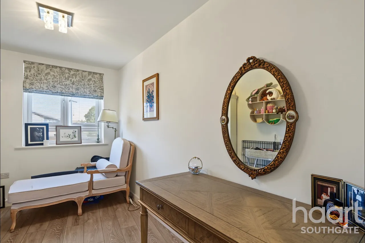 Brunswick Park Road, London, N11, photo 18
