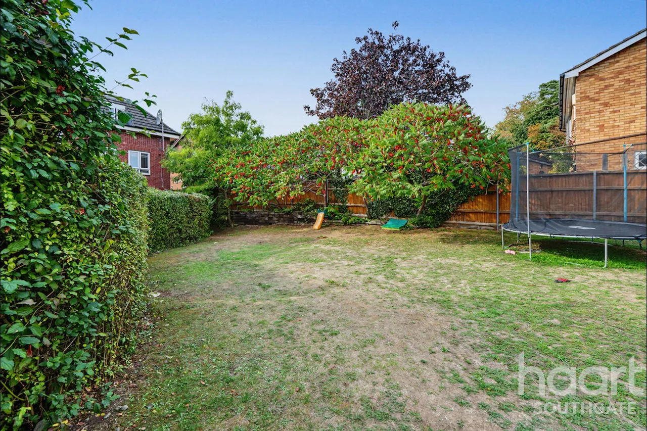 Brunswick Park Road, London, N11, photo 6